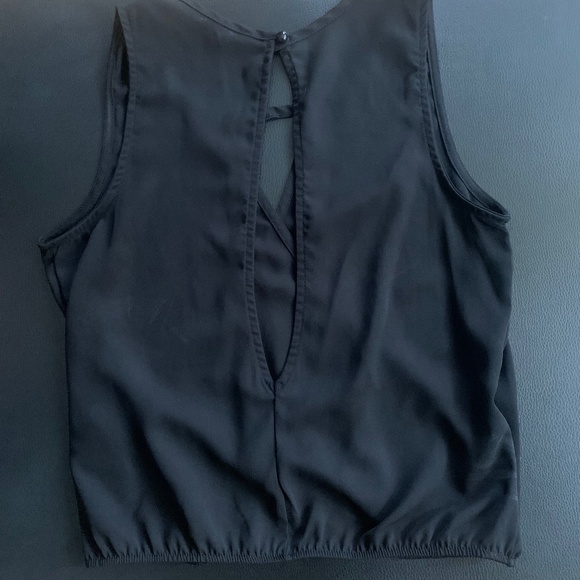 Guess Open Back, Sleeveless Keyhole Top, Size Small - Picture 2 of 2